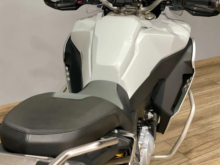 e4b894b4-5f30-4ca8-be1f-feeacf9c2f12