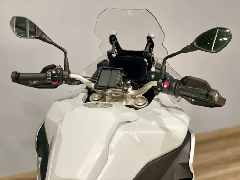 8e96ca26-885f-42c4-9e05-98967380a3d9