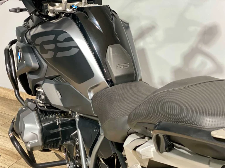 9eab1de2-b4bc-4c5e-96c3-7708830d230e