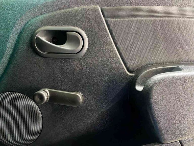 a0f931ca-dcc2-42d6-90d8-7b83ec254f8e